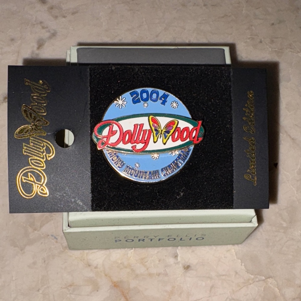 Dollywood Limited Edition Pin